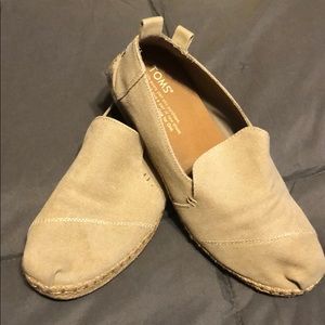 Size 7.5 Tan TOMS